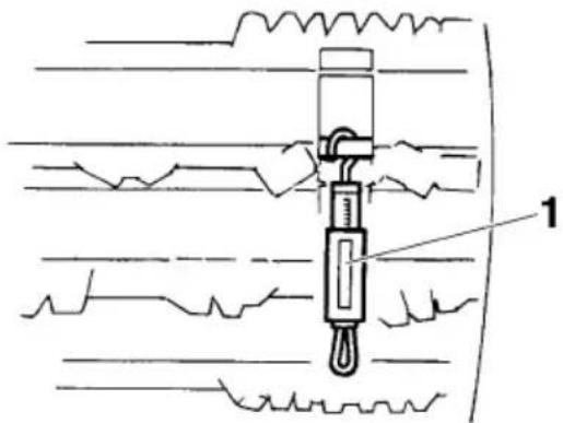 YAMAHA APEX XTX (2011) - Mesure de la tension de la chenille - 1