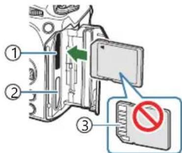 OM SYSTEM OM1 Mark II - Insertion de la carte - 3