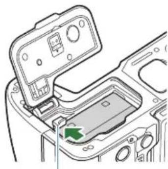 OM SYSTEM OM1 Mark II - Retrait de la batterie - 1