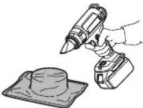 MAKITA DHG180 - HET CORRECTE ACCESSOIRE AANBRENGEN (INDIEN VAN TOEPASSING) - 4