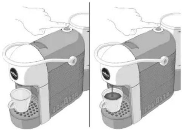 Lavazza A Modo Mio Jolie Evo - PREPARING THE COFFEE - 4