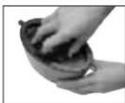 Cresta RGR380 - Die Batterien des Regenmessers einlegen - 2