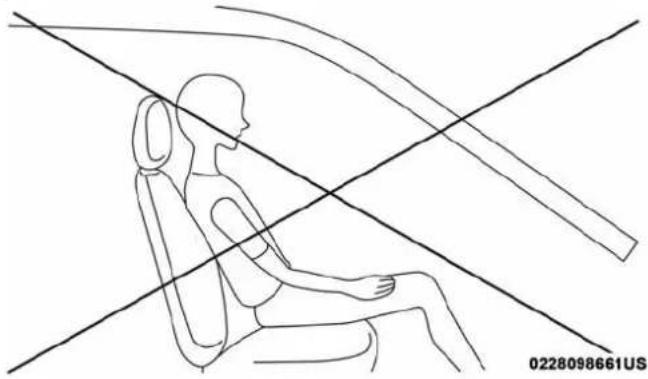 Chrysler Pacifica (2018) - Ne diminuez pas ET n'augmentez pas le poids assis du passager avant sur le siège passager avant. - 1