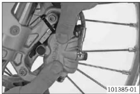KTM 250 EXCF (2014) - Déposer la roue avant - 1