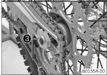 KTM 250 EXCF (2014) - Demonter la roue arriere - 2