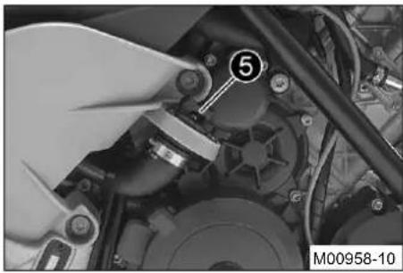 KTM 1050 Adventure (2015) - エンジンで行うサービス作業 - 1