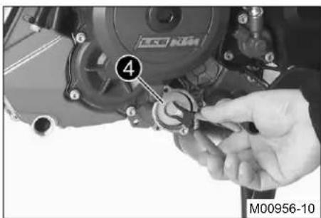 KTM 1050 Adventure (2015) - エンジンで行うサービス作業 - 2