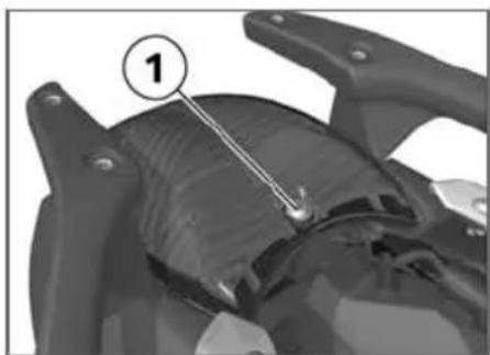 BMW K 1200 R (2007) - ブレーキライト / テールライトバルブを交換する - 8