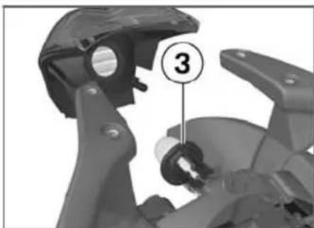 BMW K 1200 R (2007) - ブレーキライト / テールライトバルブを交換する - 2