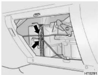 HYUNDAI Getz (2002) - CHANGEMENT DU FILTRE A AIR (à l'avant de l'évaporateur) (Si installé) - 2