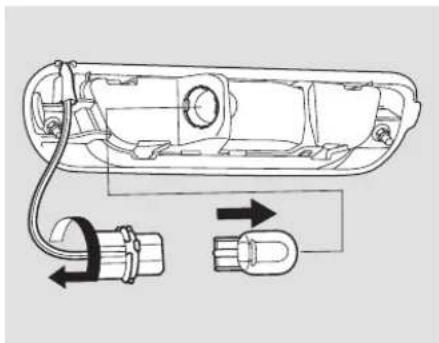 Honda Element (2003) - Remplacement d'une ampoule de feu d'arrêt en position élevée - 2