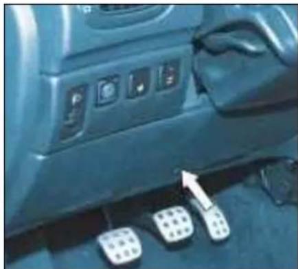 PEUGEOT 206 CC (2002) - CHANGER UN FUSIBLE - 1