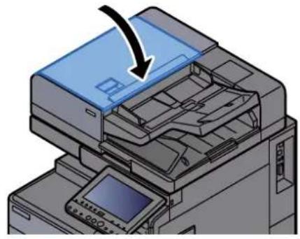 KYOCERA TASKalfa 2552ci - Remettre le capot dans sa position d'origine. - 1