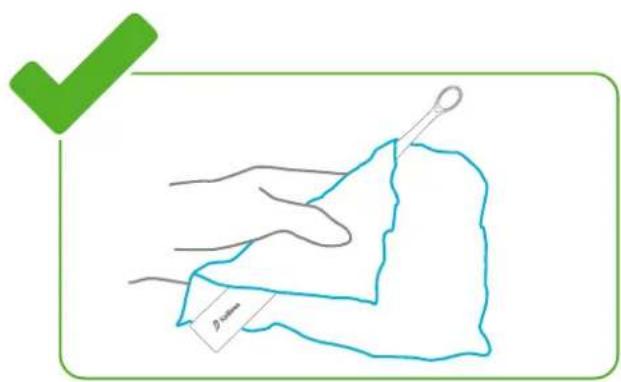 Kolibree Bluetooth - Cleaning the charger base - 1