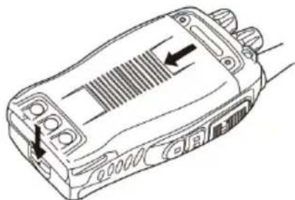 ALBRECHT 29830 - INSTALLATION / RETRAIT DE LA BATTERIE - 2