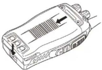 ALBRECHT 29830 - EINSETZEN/ENTFERNEN DES AKKUS - 2