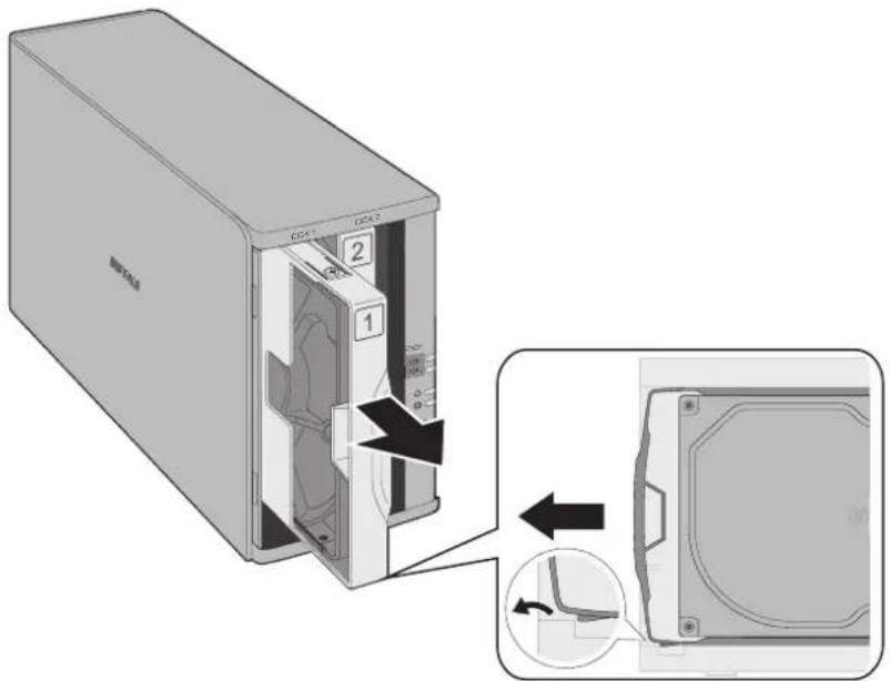 BUFFALO LinkStation 420 NVR - Poussez la cartouche du disque defectueux vers le haut et retirez le disque de la LinkStation. - 1
