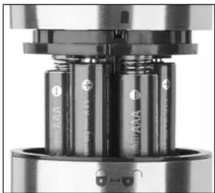 QUIGG GTSPM04 - Batterijen inleggen/ verrangen - 2