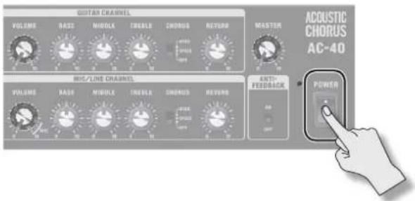 ROLAND AC40 - Het apparaat in-/uitschakelen - 2