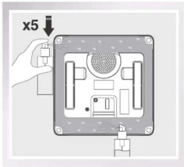 ECOVACS W830 - Le boîtier de sécurité DOIT être placé à l'intérieure de la fenêtre. - 2