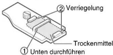 JVC WRMG100 - ② Führen Sie das Trockenmittel an der Rückseite der Bodenplatte ein. - 1