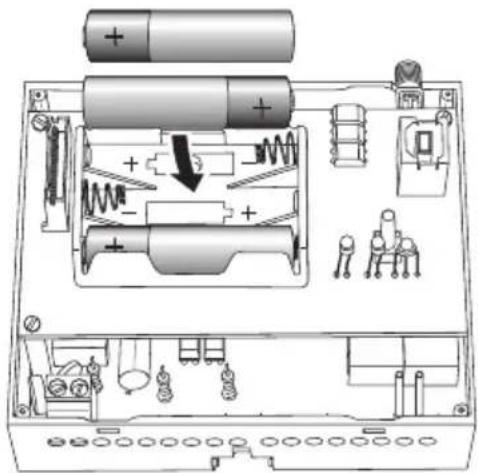 Gewiss GW90861 - INSERTION DES PILES - 2