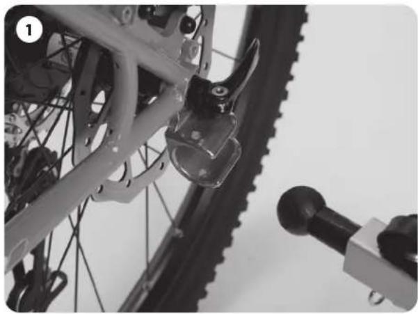 THULE Coaster Bicycle Trailer - ANKUPPELN DES CARRIERS AN DAS FAHRRAD - 1