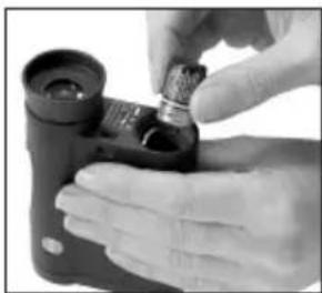 LEICA Rangemaster CRF 900 - Applicazione della cinghia a tracolla - 2