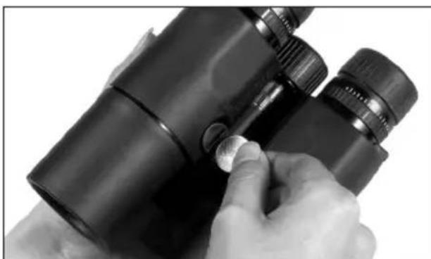 LEICA Geovid 42 BRF - Montaggio dei cappucci di protezione per oculari - 1