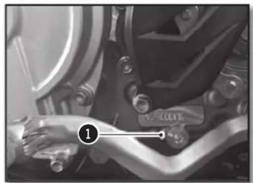 Sherco 125 SER (2018) - REFILLING THE GEAR BOX WITH OIL - 2