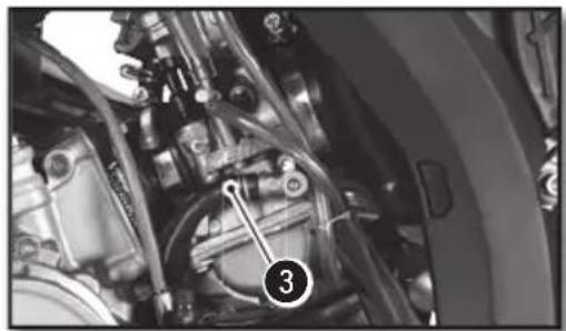 Sherco 125 SER (2018) - REMONTAGE DU RÉSERVOIR D'ESSENCE - 3