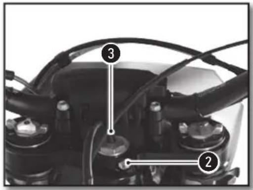 Sherco 125 SER (2018) - REGLAJE DEL JUEGO DE LOS COJINETES DE DIRECCION - 1