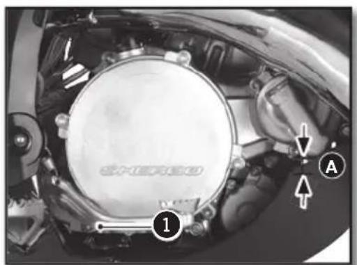 Sherco 125 SER (2018) - COMPROBACION DEL RECORRIDO DEL PEDAL DE FRENO TRASERO - 1