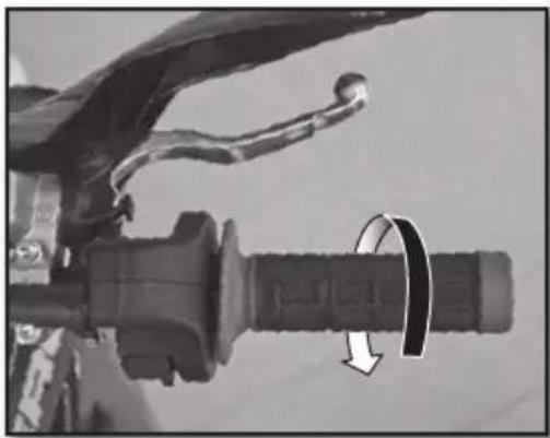 Sherco 125 SER (2018) - Holgura del cable de gas - 1