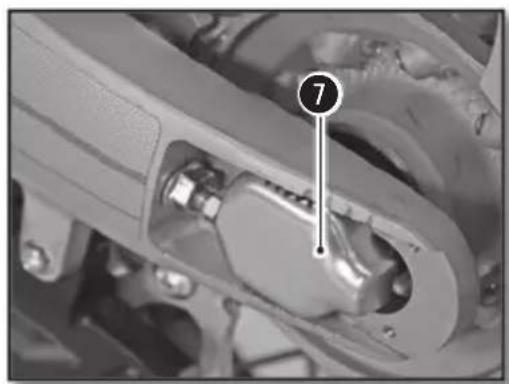 Sherco 125 SER (2018) - AJUSTE DE LA TENSION DE CADENA - 3