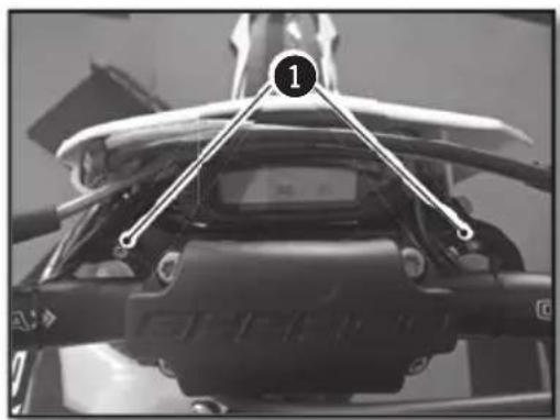 Sherco 125 SER (2018) - PURGING THE AIR FROM THE FORKS - 1