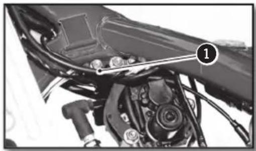 Sherco 125 SER (2018) - REMONTAGE DU RÉSERVOIR D'ESSENCE - 1