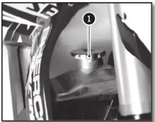 Sherco 125 SER (2018) - CONTRÔLÉ DU NIVEAU DE LIQUIDE DE REFROIDISSEMENT - 1