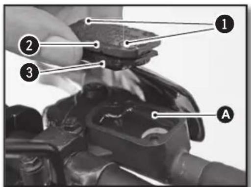 Sherco 125 SER (2018) - RELLENADO DE LÍQUIDO DE FRENO DELANTERO - 1