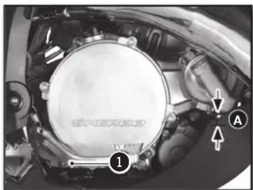 Sherco 125 SER (2018) - VÉRIFICATION DE LA GARDE DE LA PÉDALE DE FREIN ARRÊIRE - 1