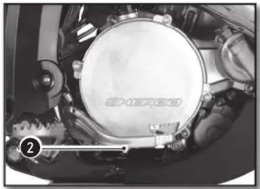Sherco 125 SER (2018) - REFILLING THE GEAR BOX WITH OIL - 1