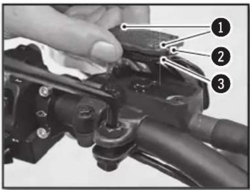 Sherco 125 SER (2018) - CHECKING THE CLUTCH FLUID LEVEL - 1