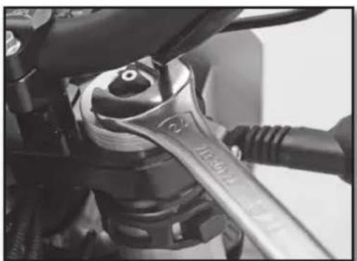 Sherco 250 SER (2017) - SETTING THE FORK SPRING PRELOAD - 1