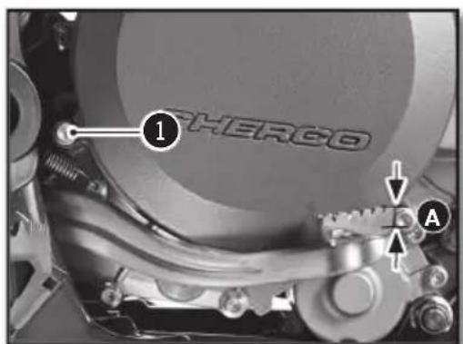 Sherco 250 SER (2017) - COMPROBACION DEL RECORRIDO DEL PEDAL DE FRENO TRASERO - 1