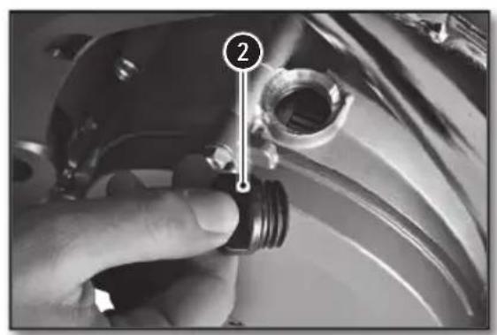 Sherco 250 SER (2017) - CHECKING THE ENGINE OIL LEVEL - 2