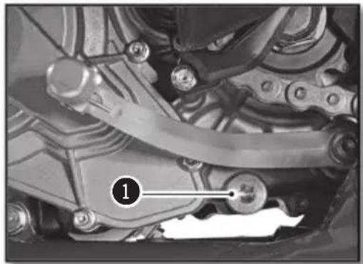 Sherco 250 SER (2017) - REFILLING THE GEAR BOX WITH OIL - 2