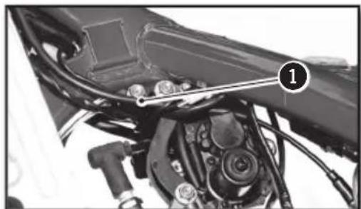 Sherco 250 SER (2017) - REINSTALLING THE FUEL TANK - 1