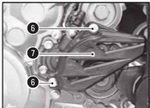 Sherco 250 SEFR (2017) - DRAINING THE ENGINE OIL AND REMOVERTING THE OIL FILTER - 4