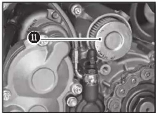 Sherco 250 SEFR (2017) - REFILLING THE ENGINE WITH OIL - 1
