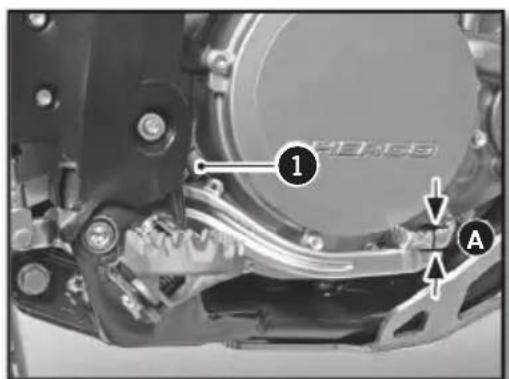 Sherco 250 SEFR (2017) - VÉRIFICATION DE LA GARDE DE LA PÉDALE DE FREIN ARRÈRE - 1